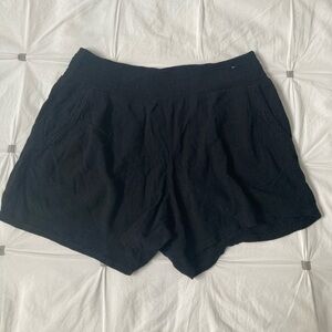Woman’s elastic waistband shorts